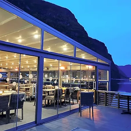 Marina Hotell 3*