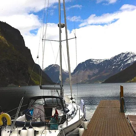Marina 3*
